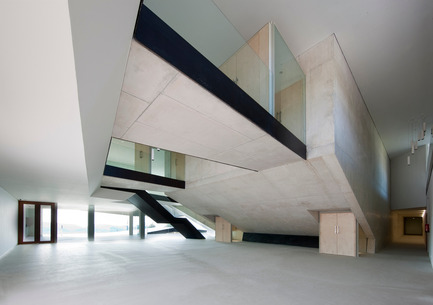 Dossier de presse | 976-01 - Communiqué de presse | Auditorio Municipal de Teulada - Francisco Mangado - Architecture institutionnelle - The images are not royalty free, please contact the photograph for access.Juan Rodríguez juanrv@mundo-r.com  T. 0034 629 42 81 32 - Crédit photo : Juan Rodríguez