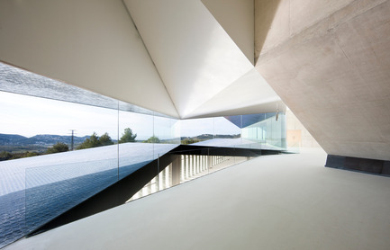 Dossier de presse | 976-01 - Communiqué de presse | Auditorio Municipal de Teulada - Francisco Mangado - Architecture institutionnelle - The images are not royalty free, please contact the photograph for access.Juan Rodríguez juanrv@mundo-r.com  T. 0034 629 42 81 32 - Crédit photo : Juan Rodríguez