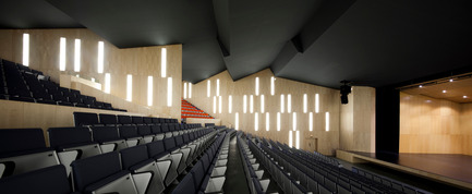 Dossier de presse | 976-01 - Communiqué de presse | Auditorio Municipal de Teulada - Francisco Mangado - Architecture institutionnelle - The images are not royalty free, please contact the photograph for access.Juan Rodríguez publicaciones@fmangado.com   T. 0034 629 42 81 32 - Crédit photo : Juan Rodríguez