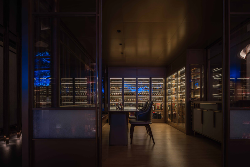 Dossier de presse | 5588-02 - Communiqué de presse | XU JI Seafood Restaurant (Land Kylin) - Daxiang Design Studio - Design d’intérieur commercial - The golden wine house - Crédit photo : ©️Chuan He