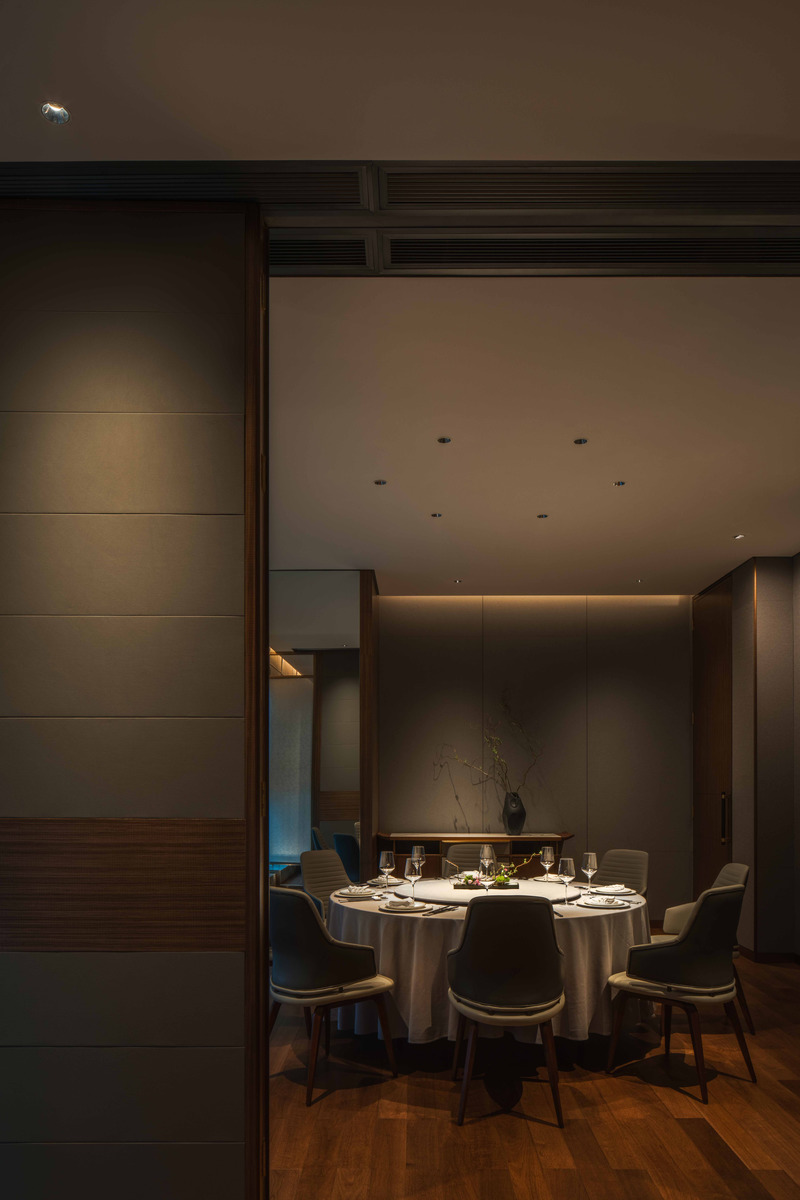 Dossier de presse | 5588-02 - Communiqué de presse | XU JI Seafood Restaurant (Land Kylin) - Daxiang Design Studio - Design d’intérieur commercial - Detail of dining room - Crédit photo : ©️Chuan He