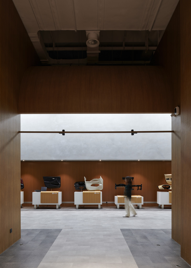 Dossier de presse | 4869-02 - Communiqué de presse | Showroom Complex - Studio DOTCOF - Design d’intérieur commercial - Crédit photo : Chen Hao