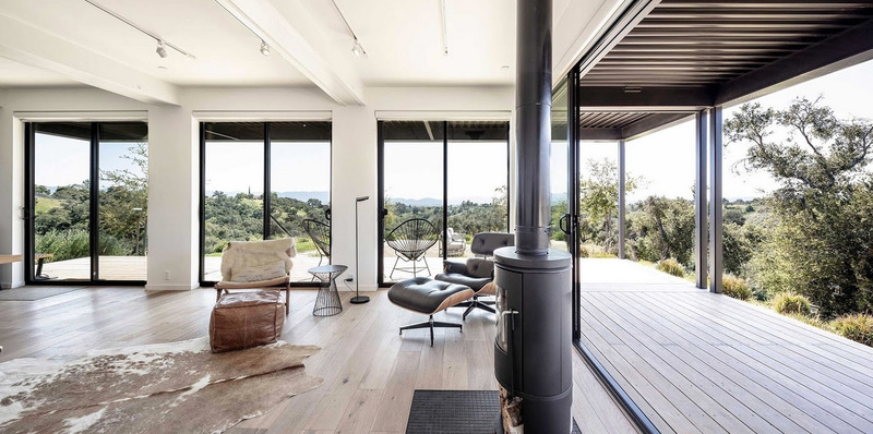 Dossier de presse | 2949-09 - Communiqué de presse | 'POWER' 2021 Design Award Winners Announcement - San Francisco Design Week - Évènement + Exposition - Above: Architecture Honorable Mention, 'Santa Ynez Connect 4' residence interior living space, Santa Ynez CA, by Connect Homes.  - Crédit photo : Photo Credit: Courtesy of Connect Homes.