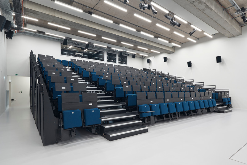 Press kit | 2845-02 - Press release | Institut des Mobilités et Transports Durables (IMTD) & Institut International du Management (IIM) - Université Polytechnique des Hauts-de-France (UPHF) - Coldefy - Institutional Architecture - The auditorium (200 seats) with retractable and mobile seats, ideal for conferences and seminars. - Photo credit: Epaillard Machado