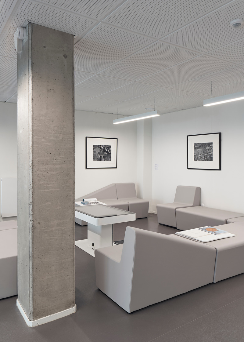 Press kit | 2845-02 - Press release | Institut des Mobilités et Transports Durables (IMTD) & Institut International du Management (IIM) - Université Polytechnique des Hauts-de-France (UPHF) - Coldefy - Institutional Architecture - The VIP area dedicated to managers of companies who collaborate with the institutes. Located on the mezzanine, it overlooks the exhibition and multimedia Forum and the Laboratorium.  - Photo credit: Epaillard Machado