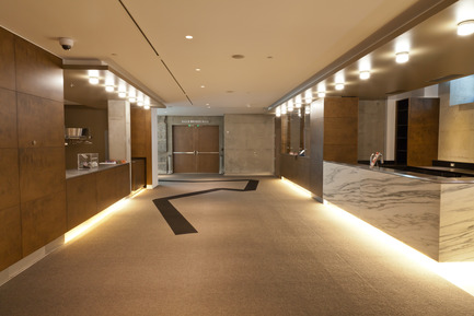 Dossier de presse | 683-08 - Communiqué de presse | Couper Croiser réinvente le tapis commercial - Couper Croiser - Produit - Musée des Beaux-Arts de Montréal (MBAM) - Crédit photo : Patrick Palmer