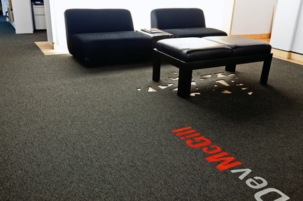 Dossier de presse | 683-08 - Communiqué de presse | Couper Croiser réinvente le tapis commercial - Couper Croiser - Produit - Bureaux de Développement Mc Gill - Crédit photo : Patrick Palmer