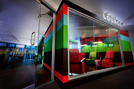 Dossier de presse | 760-04 - Communiqué de presse | Le Lounge - Jean de Lessard, Designers Créatifs - Architecture commerciale - Crédit photo : M. David Giral