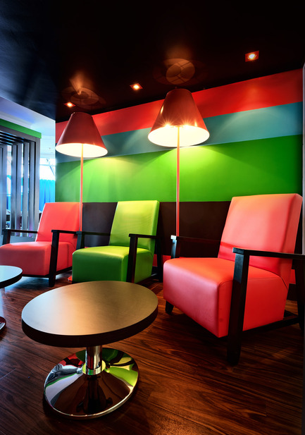 Dossier de presse | 760-04 - Communiqué de presse | Le Lounge - Jean de Lessard, Designers Créatifs - Architecture commerciale - Crédit photo : M. David Giral
