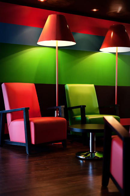 Dossier de presse | 760-04 - Communiqué de presse | Le Lounge - Jean de Lessard, Designers Créatifs - Architecture commerciale - Crédit photo : M. David Giral