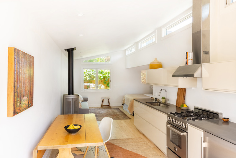 Dossier de presse | 5631-01 - Communiqué de presse | Shelter:  Home Tours 2021 Explores Designs for Everyone via Livestream - American Institute of Architects East Bay Chapter (AIA EB) - Évènement + Exposition -  Nallie's Nest, California (Kerstin Hellmann Architecture)  - Crédit photo :  Benedicte Rodet