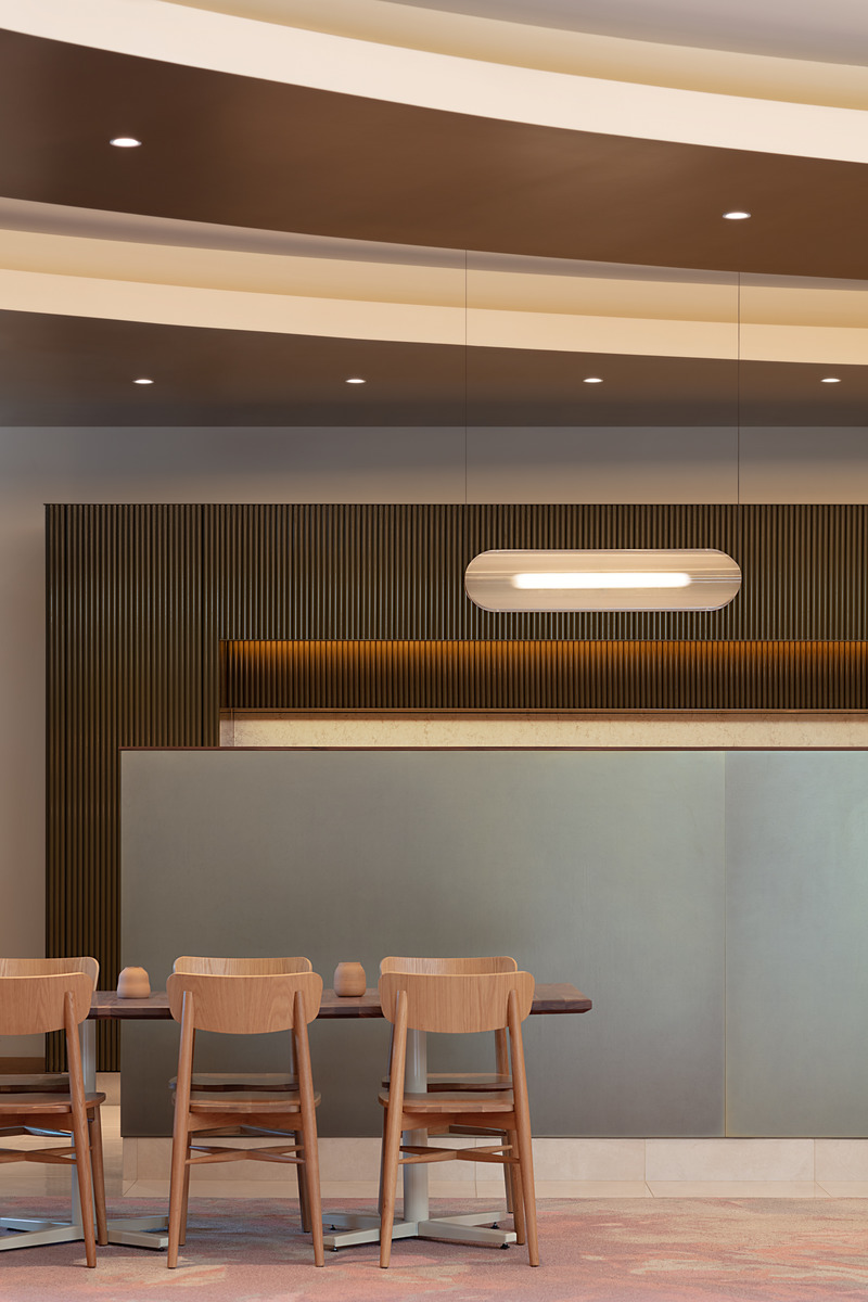 Press kit | 1301-05 - Press release | Planting a Tree of Convivial Connectivity at Hilton Doubletree - Atelier Zébulon Perron - Commercial Interior Design - Breakfast Hub - Photo credit: Jean-Sébastien Senécal