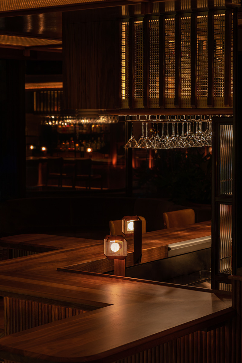 Press kit | 1301-05 - Press release | Planting a Tree of Convivial Connectivity at Hilton Doubletree - Atelier Zébulon Perron - Commercial Interior Design - Le Bivouac - Photo credit: Jean-Sébastien Senécal