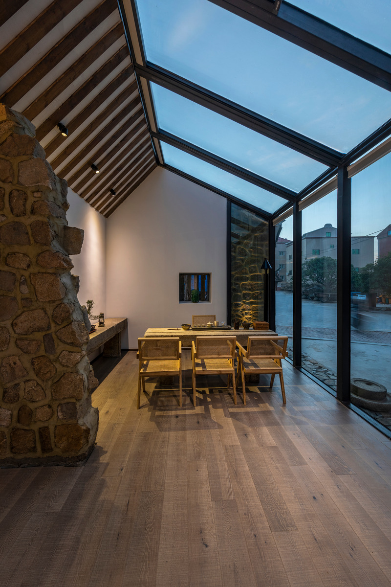 Press kit | 5639-01 - Press release | XiangyuXiangyuan Home Stay - The Design Institute of Landscape & Architecture China Academy of Art Co., Ltd. - Residential Architecture - The tea table behind the stone wall - Photo credit: <p class="">AOGVISION<br></p>