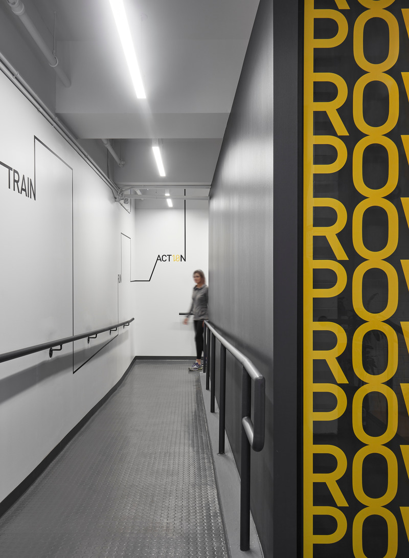 Dossier de presse | 1513-04 - Communiqué de presse | Power10 Fitness - Dubbeldam Architecture + Design - Design d’intérieur commercial - Crédit photo : Riley Snelling
