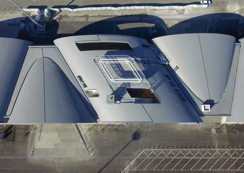 Dossier de presse | 5662-01 - Communiqué de presse | Cyprus Cruise Terminal - irwinkritioti architecture - Architecture commerciale - skybar overhead view - Crédit photo : Akis Touvanas