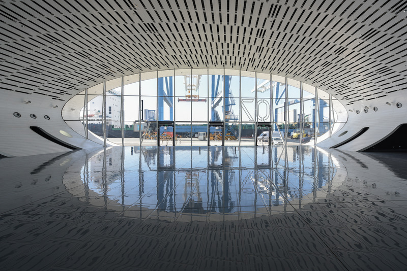 Dossier de presse | 5662-01 - Communiqué de presse | Cyprus Cruise Terminal - irwinkritioti architecture - Architecture commerciale - departure hall 7 - Crédit photo : Charis Solomou