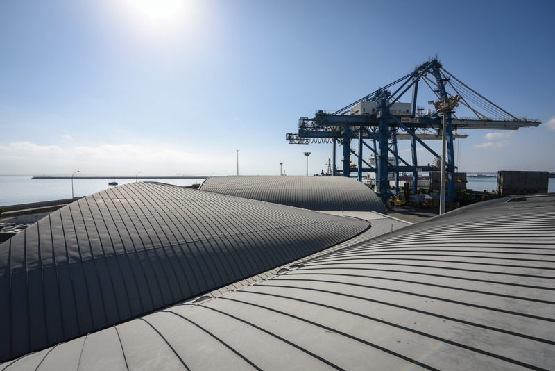Dossier de presse | 5662-01 - Communiqué de presse | Cyprus Cruise Terminal - irwinkritioti architecture - Architecture commerciale - roofscape - Crédit photo : Charis Solomou