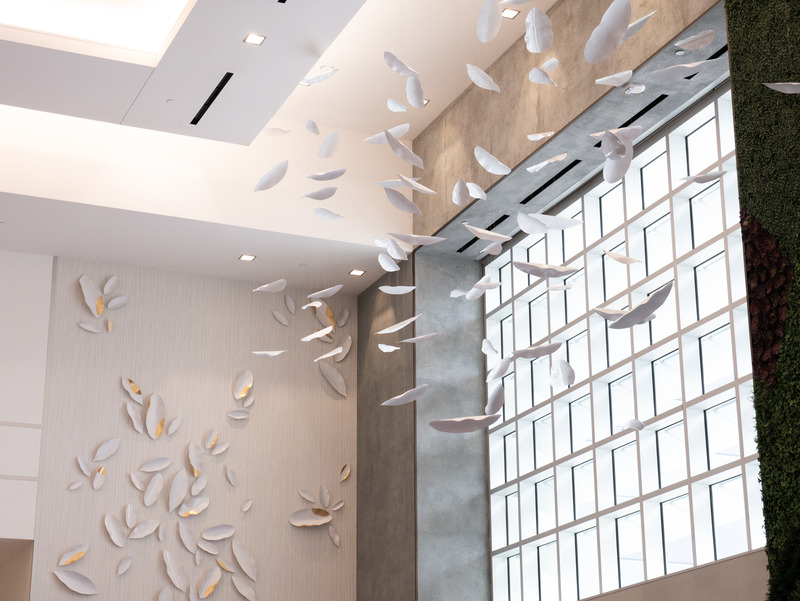 Press kit | 1082-05 - Press release | The myth of Daphne revisited and brought to light by Pascale Girardin - Pascale Girardin - Art - <p>Daphnee, Caesars Forum, Las Vegas</p> - Photo credit: Sory Sangaré