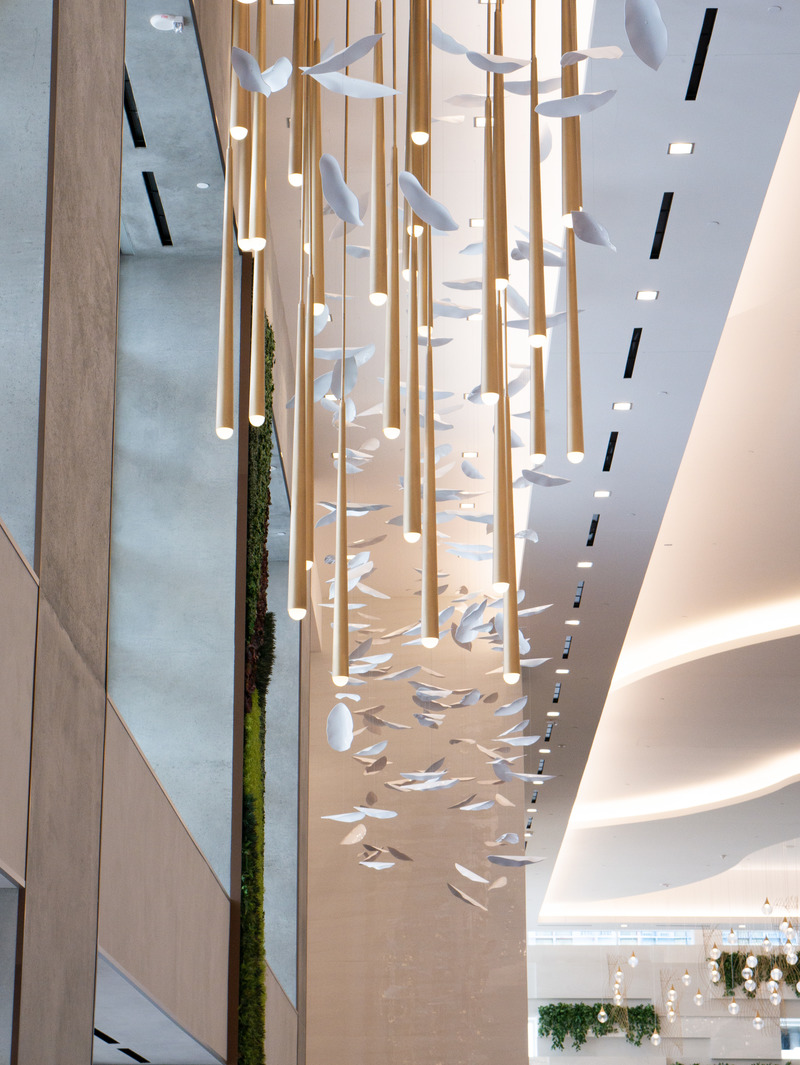 Press kit | 1082-05 - Press release | The myth of Daphne revisited and brought to light by Pascale Girardin - Pascale Girardin - Art - <p>Daphnee, Caesars Forum, Las Vegas</p> - Photo credit: Sory Sangaré