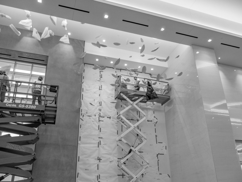 Press kit | 1082-05 - Press release | The myth of Daphne revisited and brought to light by Pascale Girardin - Pascale Girardin - Art - Installation of Daphnee, Caesars Forum, Las Vegas - Photo credit: Sory Sangaré