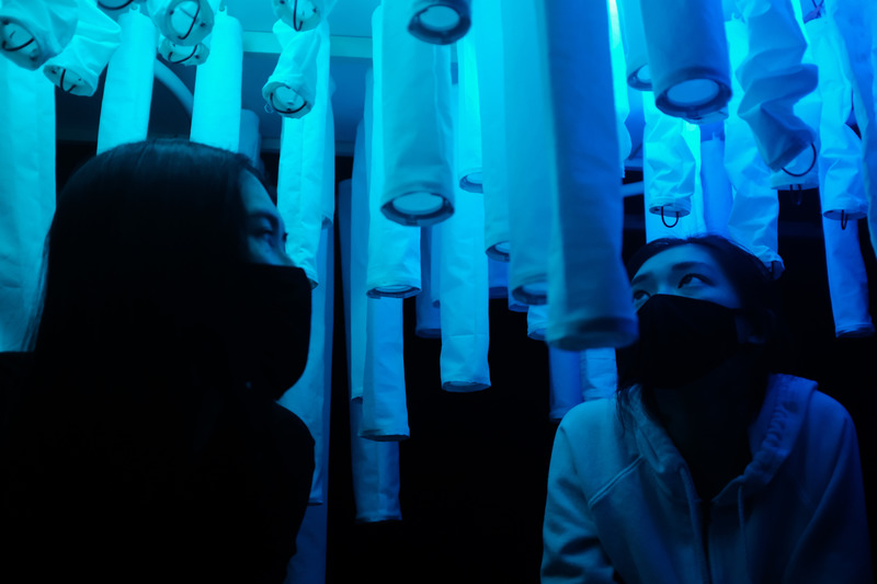 Dossier de presse | 5720-01 - Communiqué de presse | Wisteria: Emotive Intelligent Architecture as an Embodiment of Human Emotion and Cognition - Morphogenesis Lab - Évènement + Exposition -  The cognitive and emotional state of occupants were mapped out to pattern lighting changes.   - Crédit photo : Mona Ghandi, Nicole Liu, Mohamed Ismail