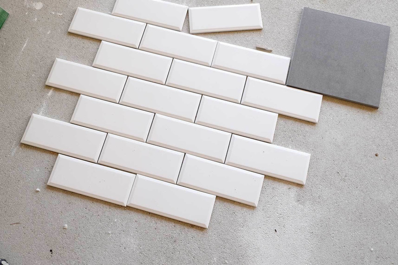 Press kit | 2506-09 - Press release | Place to be: Ecological Building with Design - Agrob Buchtal - Residential Architecture - Andrea Hörndler and Hannes Wizany attached importance to building materials which are sustainable and long-lasting in both senses of the word, namely ecologically and visually. The Agrob Buchtal ceramic tiles used meet this requirement in an exemplary manner thanks to natural components such as clay and a timelessly neutral choice of colour.<br> - Photo credit: ourplacetobe