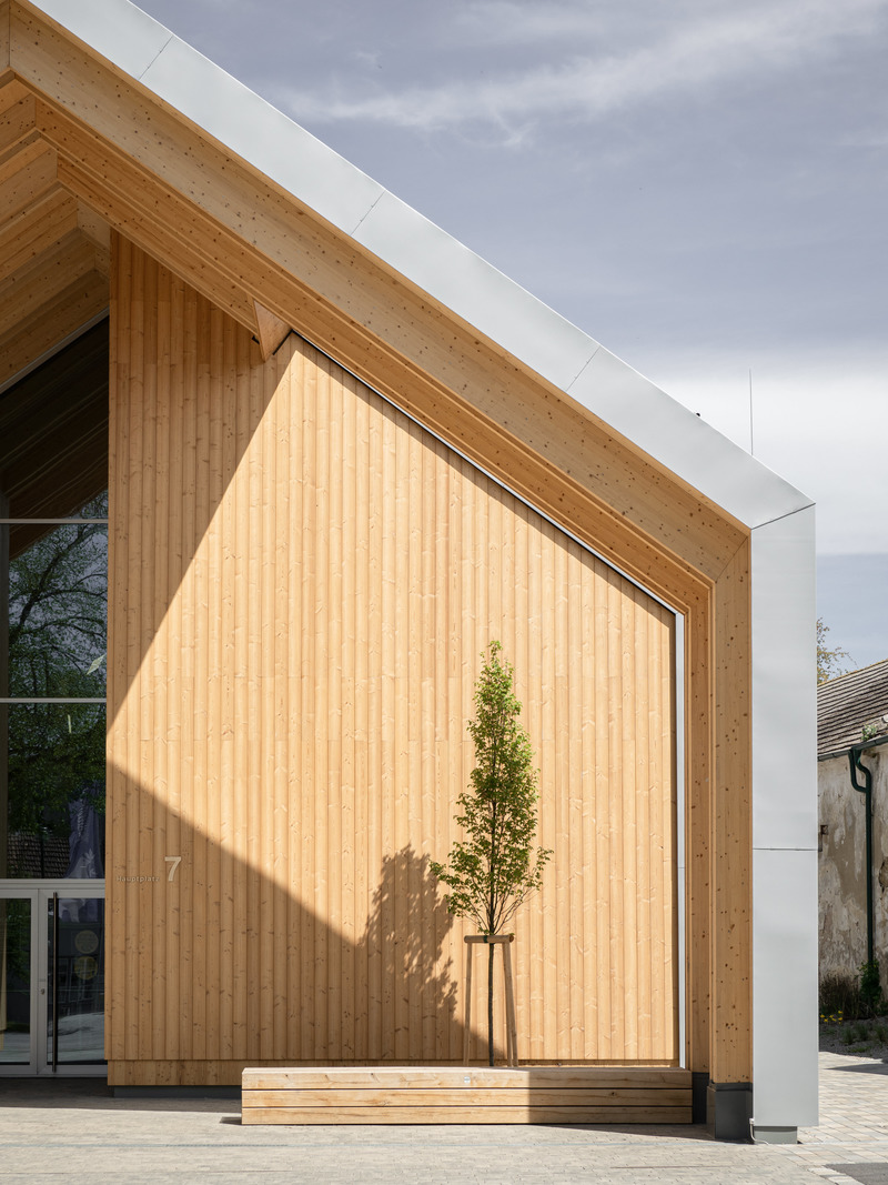 Dossier de presse | 2483-03 - Communiqué de presse | Community Center Großweikersdorf, Austria - smartvoll - Architecture institutionnelle - Front facade<br> - Crédit photo : Wienerberger/Andreas Hafenscher
