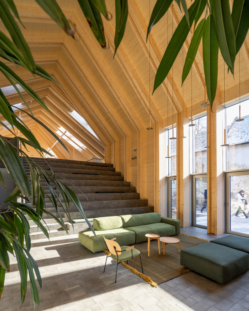 Dossier de presse | 2483-03 - Communiqué de presse | Community Center Großweikersdorf, Austria - smartvoll - Architecture institutionnelle - Interior Waiting Area<br> - Crédit photo : Dimitar Gamizov<br>