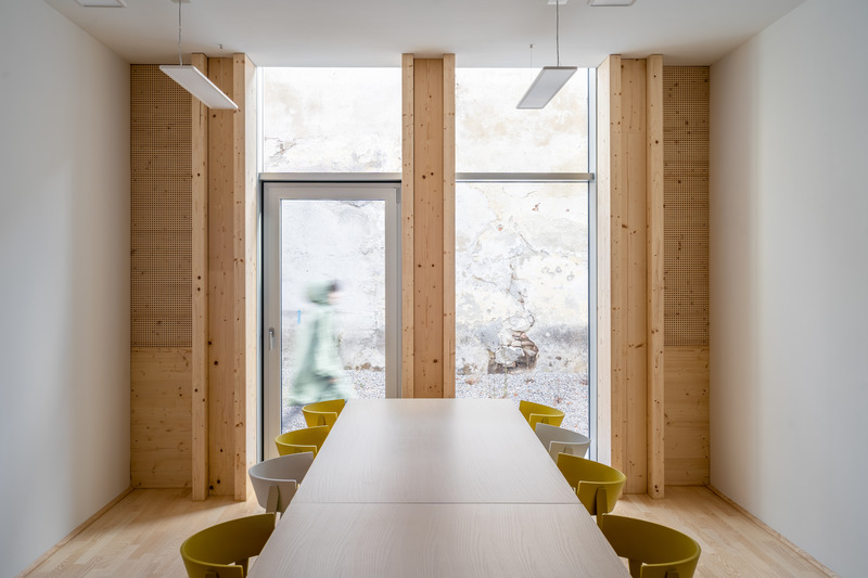 Dossier de presse | 2483-03 - Communiqué de presse | Community Center Großweikersdorf, Austria - smartvoll - Architecture institutionnelle - Meeting Room - small<br style=""> - Crédit photo : Dimitar Gamizov