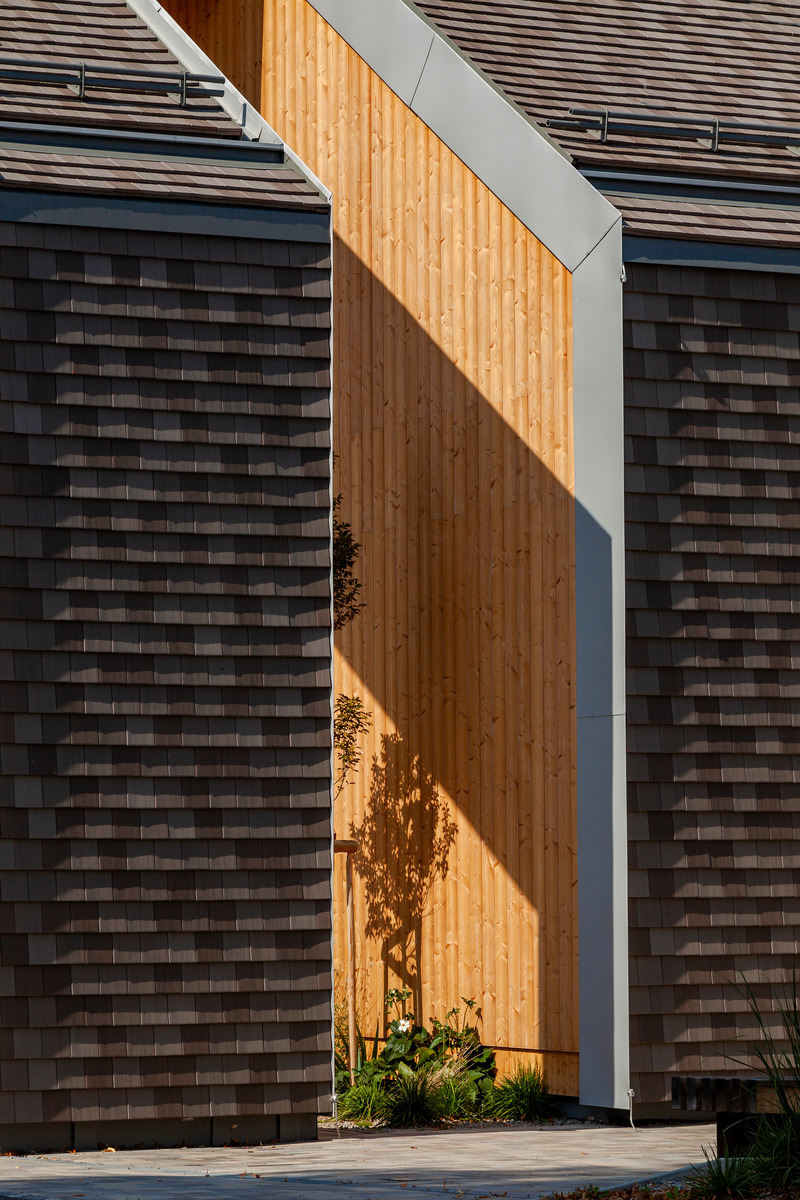 Dossier de presse | 2483-03 - Communiqué de presse | Community Center Großweikersdorf, Austria - smartvoll - Architecture institutionnelle - Exterior - detail shot<br> - Crédit photo : Romana Fürnkranz
