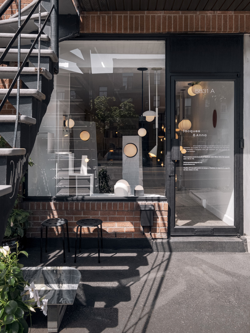 Dossier de presse | 3941-04 - Communiqué de presse | Jacques et Anna dévoile sa nouvelle collection 2021 et ouvre une boutique sur l'Avenue du Parc - Jacques et Anna - Design d’éclairage - Jacques et Anna - Crédit photo : Félix Michaud