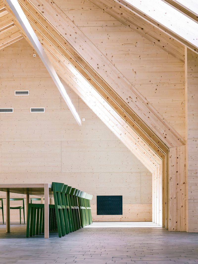 Dossier de presse | 2483-03 - Communiqué de presse | Community Center Großweikersdorf, Austria - smartvoll - Architecture institutionnelle - Interior - Main Conference room<br style=""> - Crédit photo : Jörg Seiler