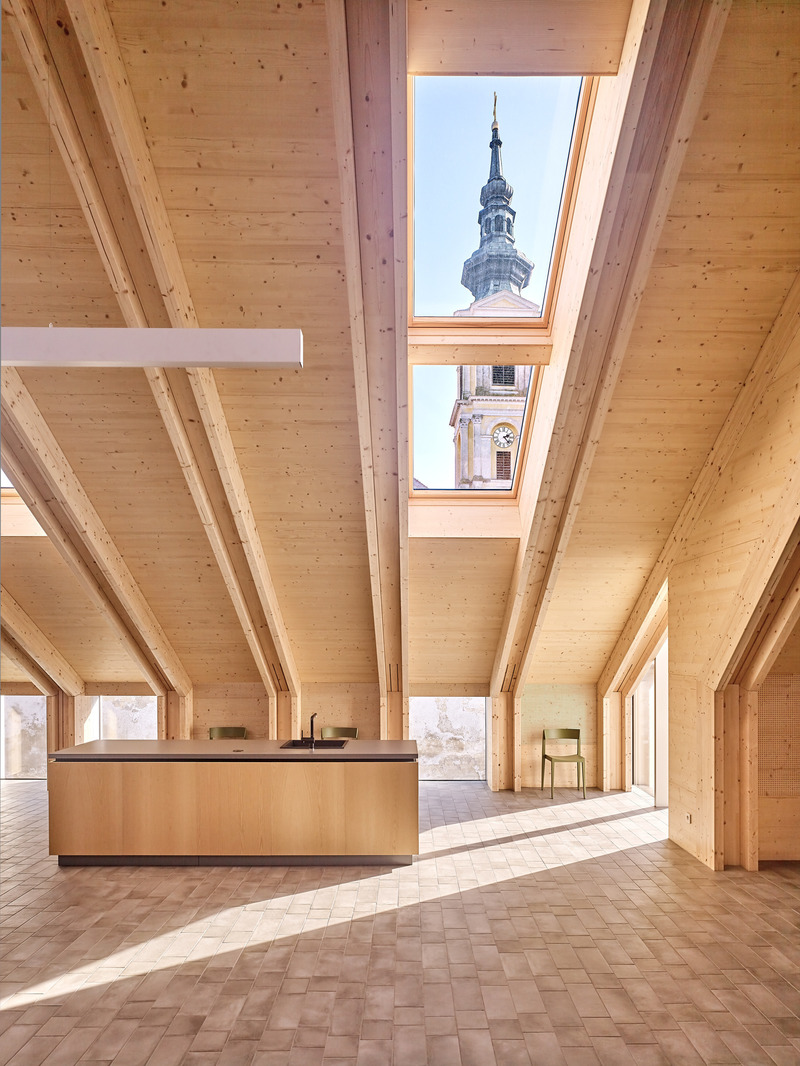 Dossier de presse | 2483-03 - Communiqué de presse | Community Center Großweikersdorf, Austria - smartvoll - Architecture institutionnelle - Interior - Bar conference room<br style=""> - Crédit photo : Jörg Seiler<br style="">