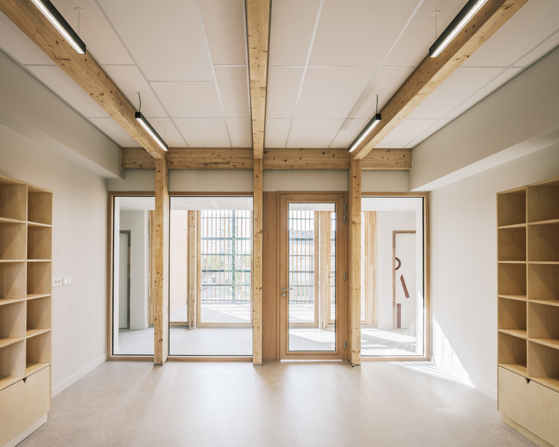 Dossier de presse | 5645-01 - Communiqué de presse | L’école Simone de Beauvoir – L’école en bois - Bond Society + Daudré-Vignier & associés - Architecture institutionnelle - Crédit photo : Charly Broyez
