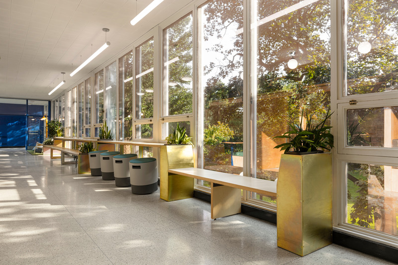 Press kit | 1299-09 - Press release | Collège Notre-Dame - Taktik Design - Institutional Architecture - <pre>Custom furniture and bay windows</pre> - Photo credit: Maxime Brouillet
