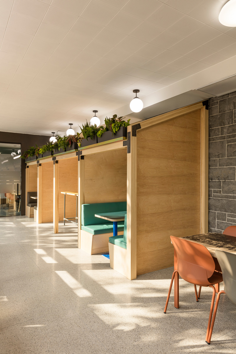 Press kit | 1299-09 - Press release | Collège Notre-Dame - Taktik Design - Institutional Architecture - Cubicles in poplar structure<span></span> - Photo credit: Maxime Brouillet