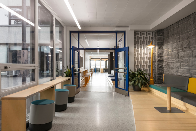 Press kit | 1299-09 - Press release | Collège Notre-Dame - Taktik Design - Institutional Architecture - La Rocaille / Principal entrance  - Photo credit: Maxime Brouillet