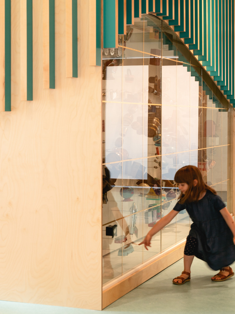 Dossier de presse | 5794-01 - Communiqué de presse | Pointe-à-Callière fait peau neuve et dévoile une toute nouvelle salle éducative haute en couleurs - Inscape le studio & La Camaraderie - Design d’intérieur commercial - Crédit photo : Raphaël Thibodeau