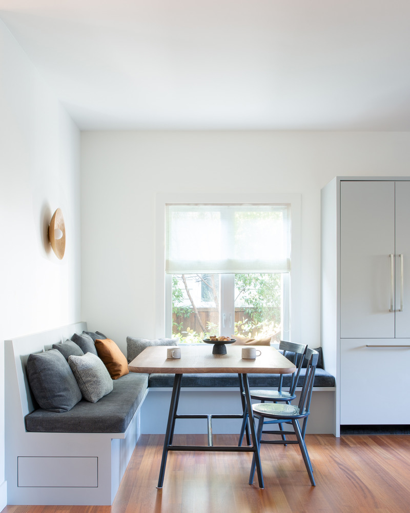Press kit | 2757-25 - Press release | Medium Plenty's Holistic Designs Are Defined by Material Honesty - Medium Plenty - Residential Architecture -     Beach House: Custom built-in benches in an indoor/outdoor fabric from Holland &amp; Sherry offer a cozy beach vibe.    - Photo credit:  Suzanna Scott Photography 