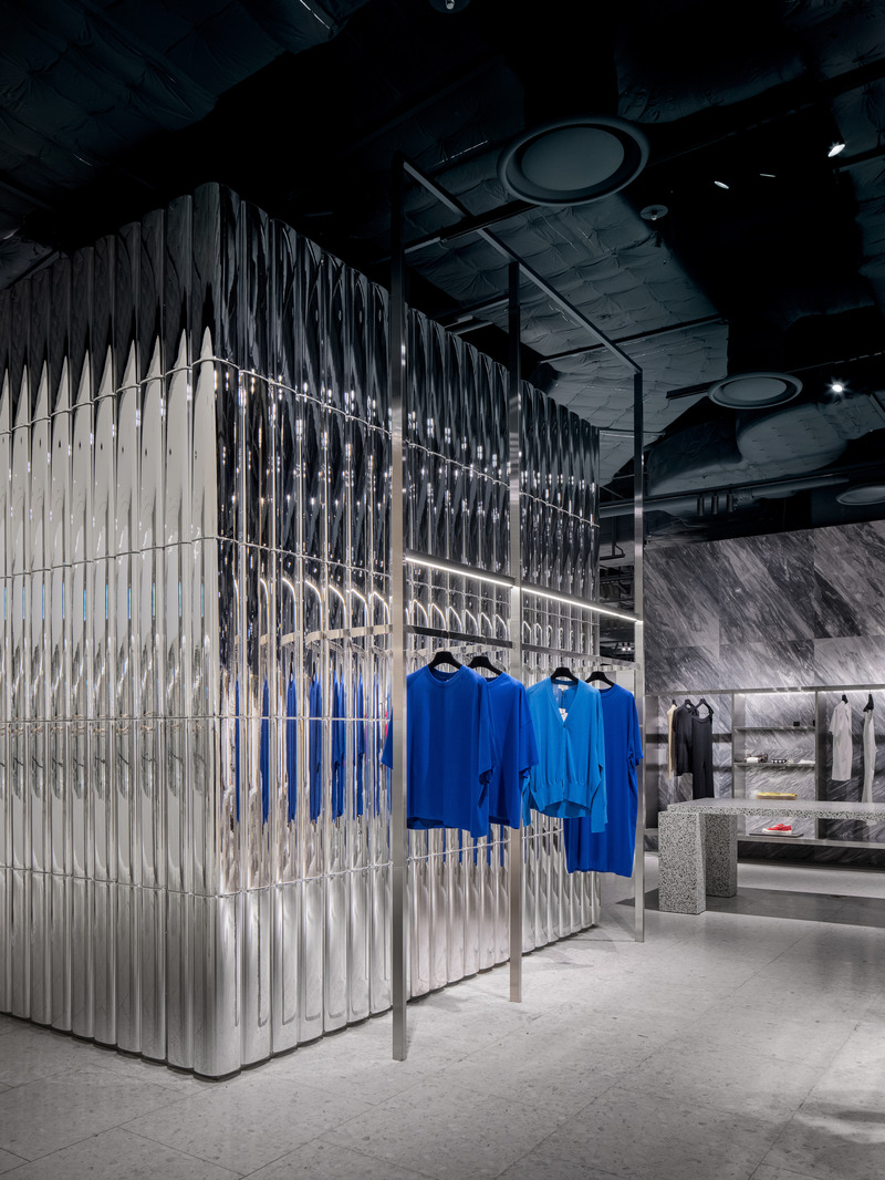 Dossier de presse | 889-04 - Communiqué de presse | Found in Translation: Burdifilek Applies a New Design Language to The Hyundai Seoul - BURDIFILEK - Design d’intérieur commercial - Third Floor_Men and Women Advanced Contemporary Labels and Fashion Accessories - Crédit photo : Yongjoon Choi Photography