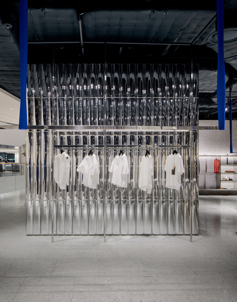 Dossier de presse | 889-04 - Communiqué de presse | Found in Translation: Burdifilek Applies a New Design Language to The Hyundai Seoul - BURDIFILEK - Design d’intérieur commercial - Third Floor_Men and Women Advanced Contemporary Labels and Fashion Accessories - Crédit photo : Yongjoon Choi Photography