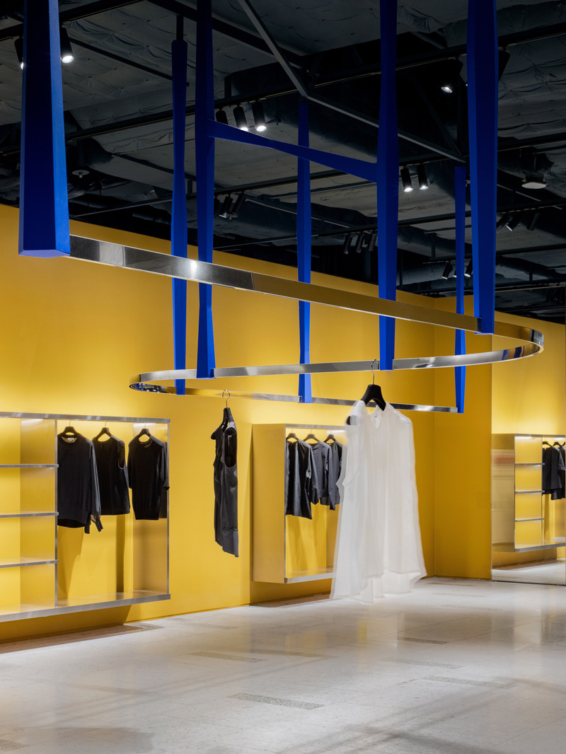 Dossier de presse | 889-04 - Communiqué de presse | Found in Translation: Burdifilek Applies a New Design Language to The Hyundai Seoul - BURDIFILEK - Design d’intérieur commercial - Third Floor_Men and Women Advanced Contemporary Labels and Fashion Accessories - Crédit photo : Yongjoon Choi Photography