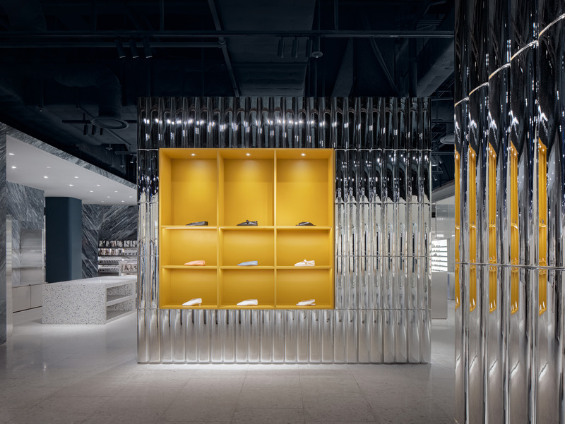 Dossier de presse | 889-04 - Communiqué de presse | Found in Translation: Burdifilek Applies a New Design Language to The Hyundai Seoul - BURDIFILEK - Design d’intérieur commercial - Third Floor_ Men and Women Advanced Contemporary Labels and Fashion Accessories - Crédit photo : Yongjoon Choi Photography