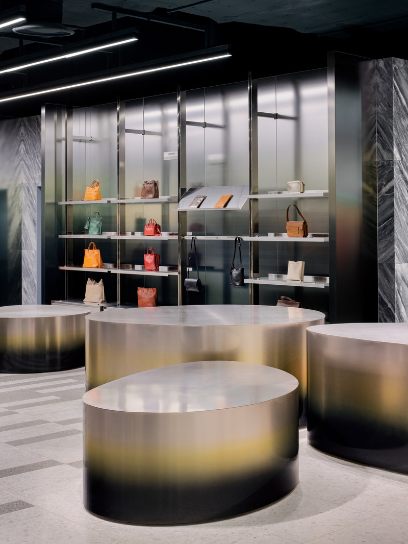 Dossier de presse | 889-04 - Communiqué de presse | Found in Translation: Burdifilek Applies a New Design Language to The Hyundai Seoul - BURDIFILEK - Design d’intérieur commercial - Third Floor_ Men and Women Advanced Contemporary Labels; Fashion Accessories - Crédit photo : Yongjoon Choi Photography