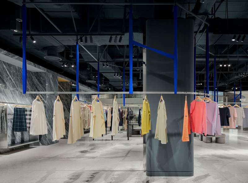 Dossier de presse | 889-04 - Communiqué de presse | Found in Translation: Burdifilek Applies a New Design Language to The Hyundai Seoul - BURDIFILEK - Design d’intérieur commercial - Third Floor_ Men and Women Advanced Contemporary Labels - Crédit photo : Yongjoon Choi Photography