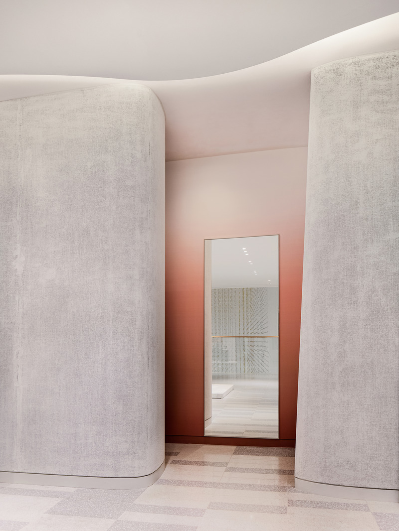 Dossier de presse | 889-04 - Communiqué de presse | Found in Translation: Burdifilek Applies a New Design Language to The Hyundai Seoul - BURDIFILEK - Design d’intérieur commercial - Second Floor_Women Contemporary International Fashion Labels, Accessories and Footwear; Change Room Detail - Crédit photo : Yongjoon Choi Photography
