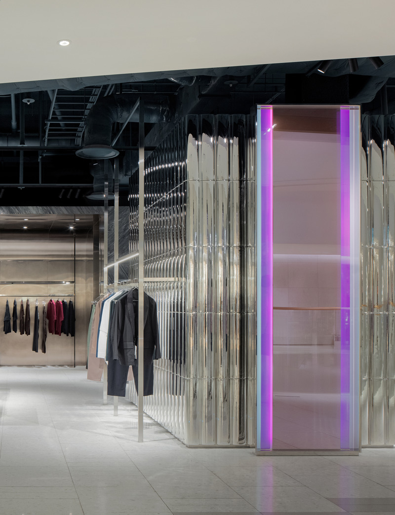 Dossier de presse | 889-04 - Communiqué de presse | Found in Translation: Burdifilek Applies a New Design Language to The Hyundai Seoul - BURDIFILEK - Design d’intérieur commercial - Extra Image_Third Floor,Men and Women Advanced Contemporary Labels, Fashion Accessories &amp; Eyewear - Crédit photo : Yongjoon Choi Photography