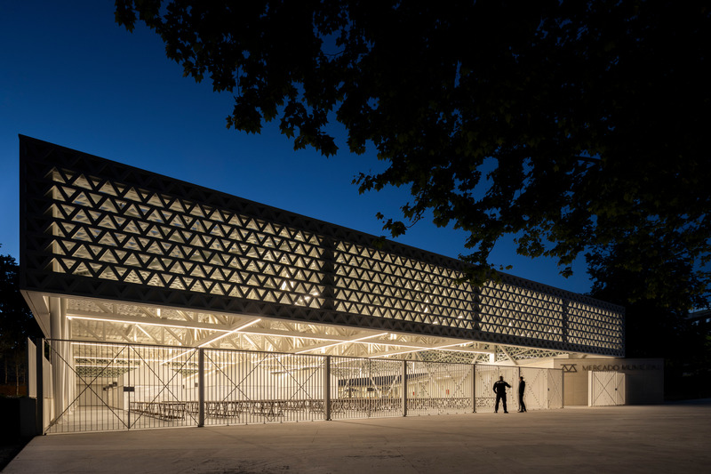 Dossier de presse | 5801-01 - Communiqué de presse | LOOP Design Awards 2021 Winners Announced - LOOP Design Awards - Concours - Famalicão Municipal Market Rehabilitation Project in Portugal - Designed by Urban Project Unit - Famalicão municipality / Rui Mendes Ribeiro - People's Choice Award 2021 - Best Architecture Design - Crédit photo : Ivo Tavares Studio