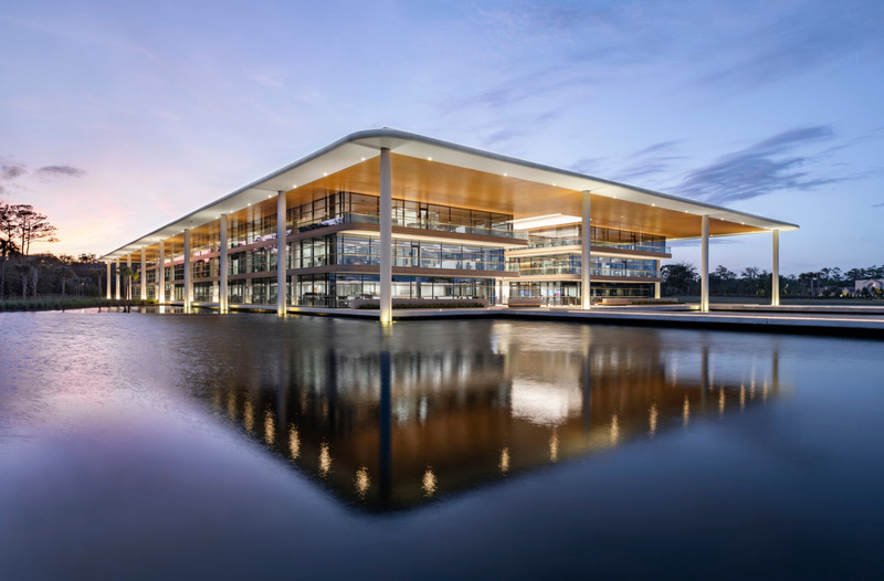 Dossier de presse | 5801-01 - Communiqué de presse | LOOP Design Awards 2021 Winners Announced - LOOP Design Awards - Concours - Global Home of the PGA TOUR in USA - Designed by Foster + Partners - Category Winner 2021 - Architecture | Sustainable &amp; Green - Crédit photo : Chuck Choi
